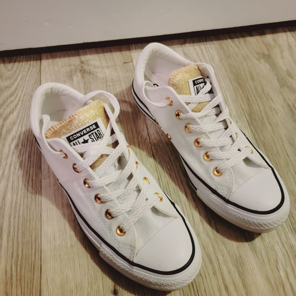 Women's Converse All Stars Size 8 Glitter Sneakers